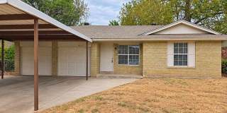 Comfortable Home in a Convenient Midwest City Location Gallery 1