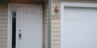 Cute townhome with 3 bd / 2.5 Bath Gallery 3