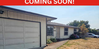 Three Bedroom Home In Salem With Fenced Backyard ~ Windsor 4662 Three Bedroom Home In Salem With Fenced Backyard ~ Windsor 4662 Gallery 1