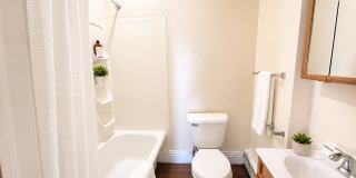 516 - 518 W 6th St Gallery 7