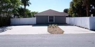 620 Oak Street Gallery 1