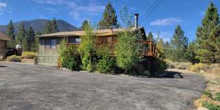 3 Bedroom Home with Mountain Views Bordering National Forest Gallery 1