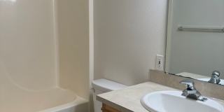 Updated 2 Bedroom, 2 bath Duplex in Springfield Gallery 14