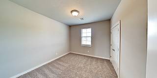 Beautiful 3 Bedroom, 2 Bath Home with Study and Storm Shelter - Yukon Schools. Gallery 15