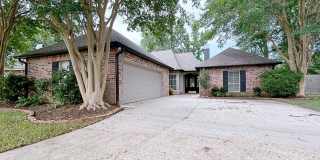 Spacious 3 Bedroom Home with Large Fenced Yard & Covered Patio Gallery 1