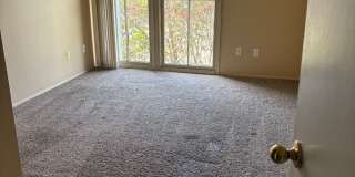 1 Bedroom Condo close to Washington Square with seasonal outdoor pool and move in special! Gallery 9