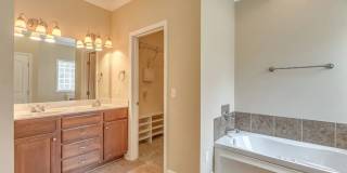 BEAUTIFUL CONDO, WALKING DISTANCE TO MTSU CAMPUS! Gallery 17