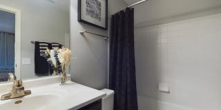 Lakeshore Apartments Gallery 30