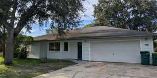 Nicely Refreshed Large House Rental Gallery 1