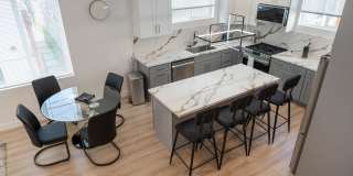 4833 Riverton Ave Gallery 3