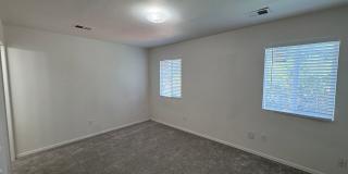 Fully Renovated 3 Bed 2.5 Bath Townhome w/ 1 Car Garage & Yard! Gallery 23