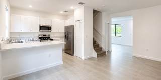 307 NE 208th Ter Gallery 3
