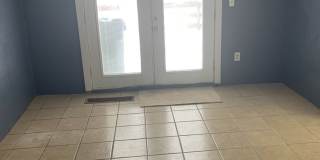 LARGE HOUSE IN CEDAR FALLS  fenced yard, deck, washer / dryer, central air, Gallery 1