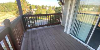 Large 2 bed 1 bath Top Floor Condo Gallery 23