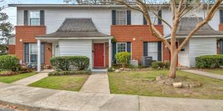 AVAILABLE NOW! 2 BED 2.5 BATH TOWNHOME Gallery 1