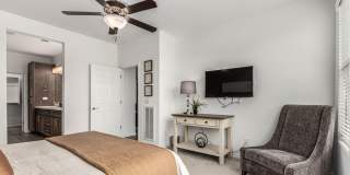 Luxury 2BR + Den Townhome in Amenity-Packed Community - Encanterra Gallery 15