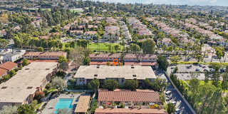 Upstairs Bright 2 bedroom Condo Gallery 31