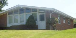 Two Bedroom Home with Large Yard and Updated Kitchen! Gallery 1