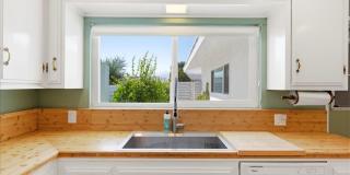 3 bed / 2 Bath Mid-Century Home with Two-Car Garage, Soaking Pool and Manicured Backyard! Gallery 4