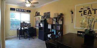 Room in 4 Bedroom Home at Haywards Heath Ln Gallery 3