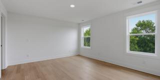 Spacious 5-Bedroom with Fenced Yard & Modern Amenities Gallery 24