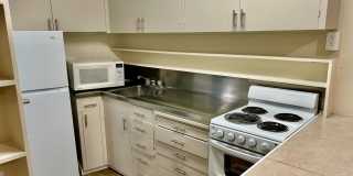 Tropic Seas one bdrm., one bath apartment, Oceanfront property, by Diamond Head and Kapiolani Park! Gallery 9