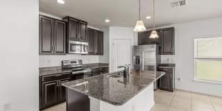 Spacious Riverview Rental in South Fork Lakes with Oversized Screened Patio & 2-Car Garage Gallery 5
