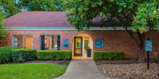 Crestwood Place Apartments Gallery 13
