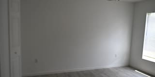 Large 4 bedroom home awaits your arrival! Gallery 21