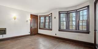 Private House on iuka ave Ravine – Central Campus – Newly Renovated - Flexible Pricing Gallery 30