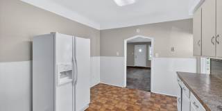 $1450 4 Bedrooms Gallery 8