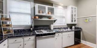 West Campus Cottage! Gallery 9