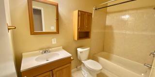 8864 WALUTES Circle Gallery 16