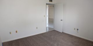 2/2 Condo with Marina and River Views-Includes cable and water Gallery 14