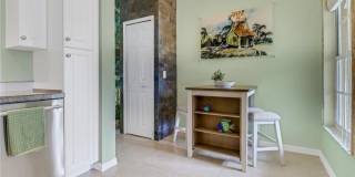 20151 Seagrove St Gallery 17