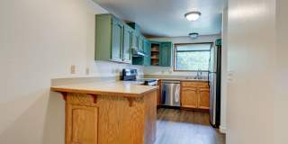 3 Bedroom/2.5 bathroom townhouse centrally located Oak Harbor Gallery 3
