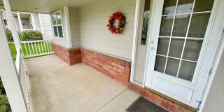 Newly Remodeled - Modern 3 Bedroom Duplex with Finished Basement and an Office Room! Gallery 4