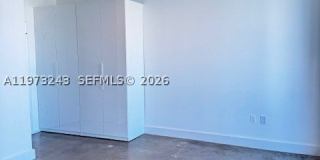 700 NE 25th St Gallery 12