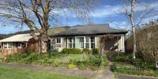 501 NE Broadway St Gallery 1