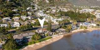 Wailupe Seaside Haven: Beachfront Luxury Home w/ Infinity Pool & City Proximity Gallery 52