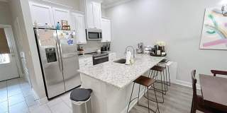 2 Bedroom Townhome Near LSU| Gated Community Gallery 1