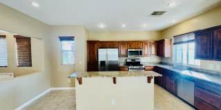 No Carpet 3 bth Upstairs Plus Loft Bedroom, New Floors, New paint! Gallery 1