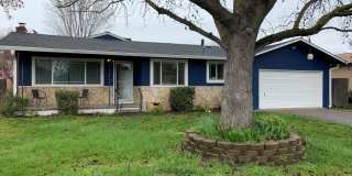 3 Bedroom 2 bath home with huge backyard! Gallery 1