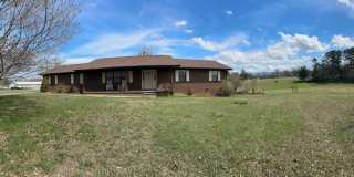 Maryville 37803 - 5 bedroom, 3 bath home - Contact Karen Robertson (865) 454-7626 Gallery 1