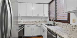 Spacious 2BD/2BA Condo with 2 Covered Parking Stalls in Kailua Gallery 1