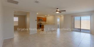 Lovely 3 Bedroom, 2 Bath Home with Den in Southeast Tucson (Irvington/Camino Seco) Gallery 3