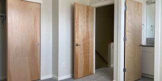 Modern 3br, 3.5ba, Finished Basement, 2 Suites! Gallery 8