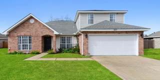 Updated 4 bedroom 2.5 bath home in Ocean Springs! Gallery 1