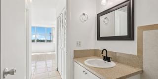 Grand Island Square - 3 Miles to Aventura Mall Gallery 93