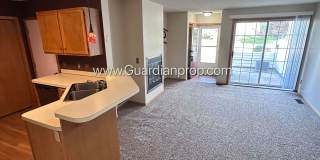 Apple Valley 2 Bedroom Town Home, Patio, Fireplace, 1 Car Garage, AC, New Carpet Gallery 1